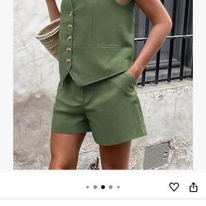 Stylish Green Women's Bermuda Shorts